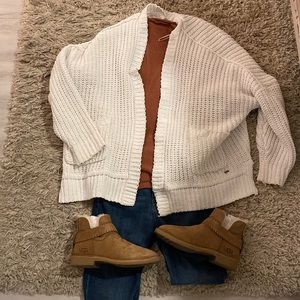 Hollister white knitted sweater
